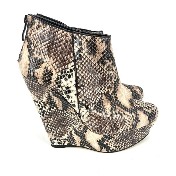 BEBE Faux Snakeprint Size 10 Platform Heels